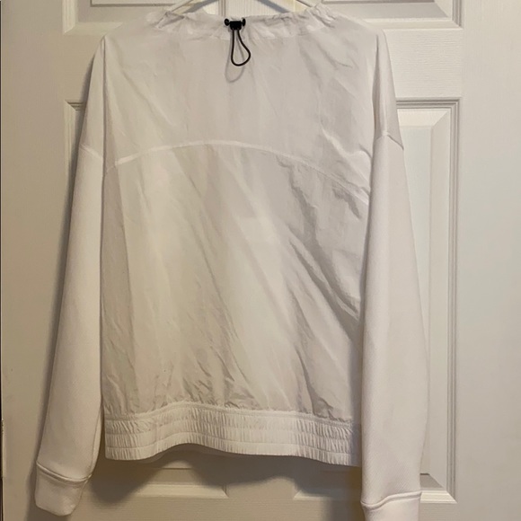 Reebok sweater never worn✨ - Picture 3 of 3